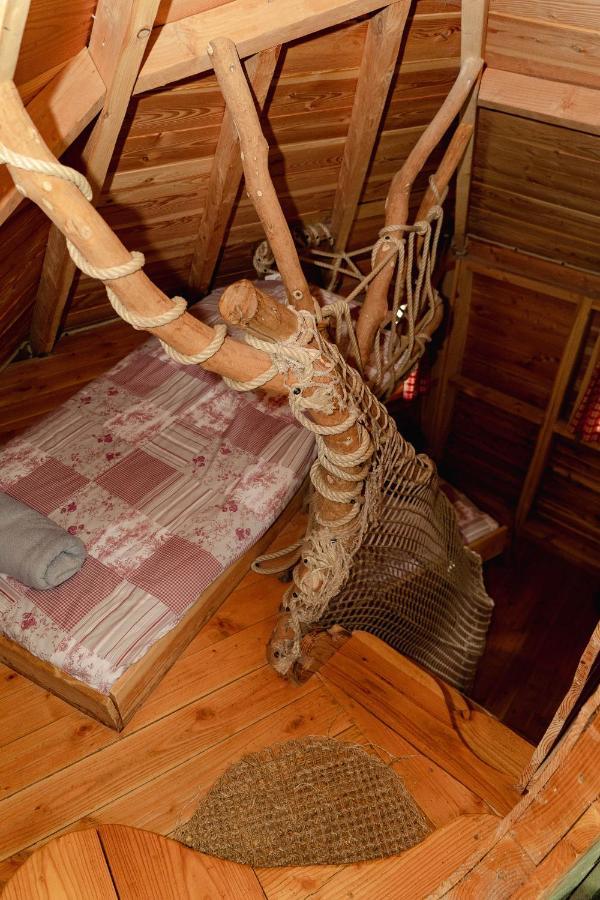Cabane Perchee Dans Les Arbres Saint-Hilaire-en-Morvan Eksteriør billede