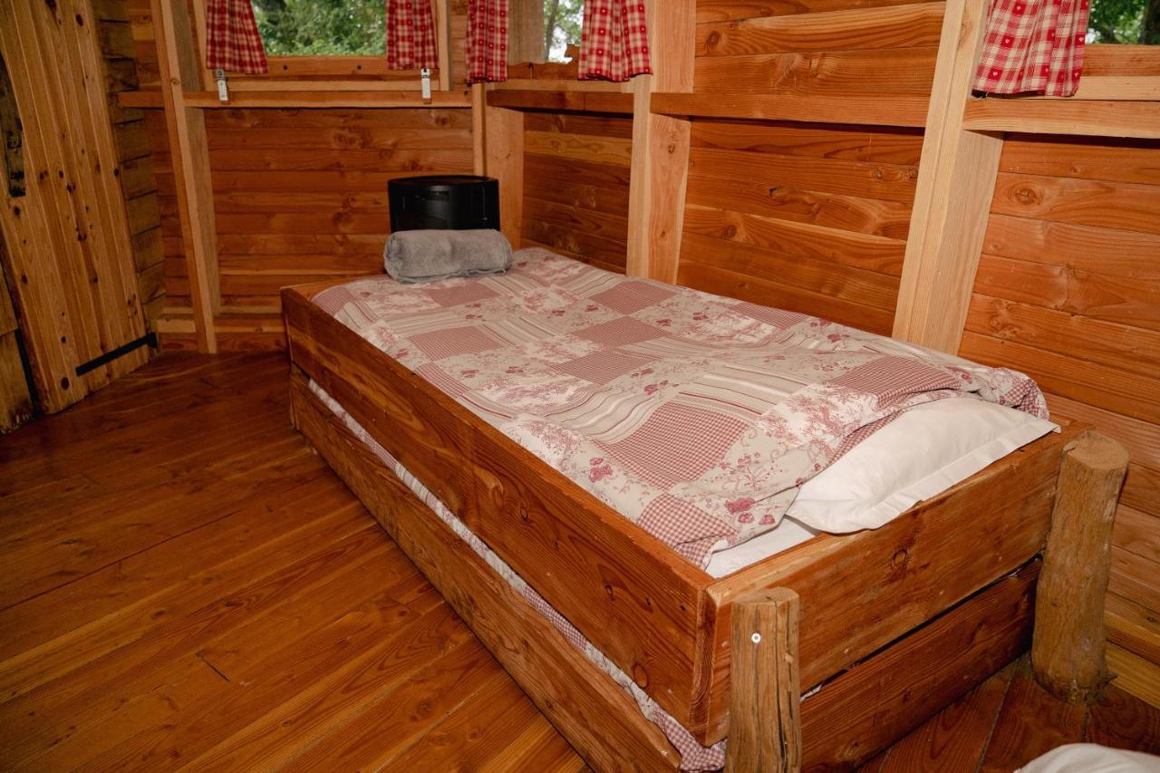 Cabane Perchee Dans Les Arbres Saint-Hilaire-en-Morvan Eksteriør billede